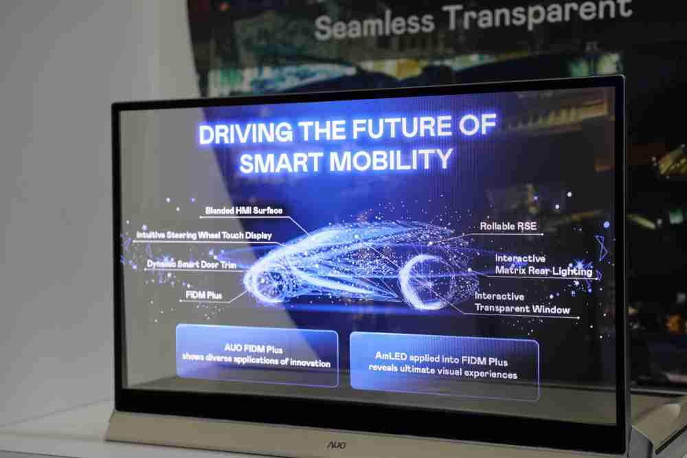 牛牛游戏凭借着超高亮度和透明度，，，这款30吋透明Micro LED显示器在AR系统与智慧零售具有潜在的应用价值。。。